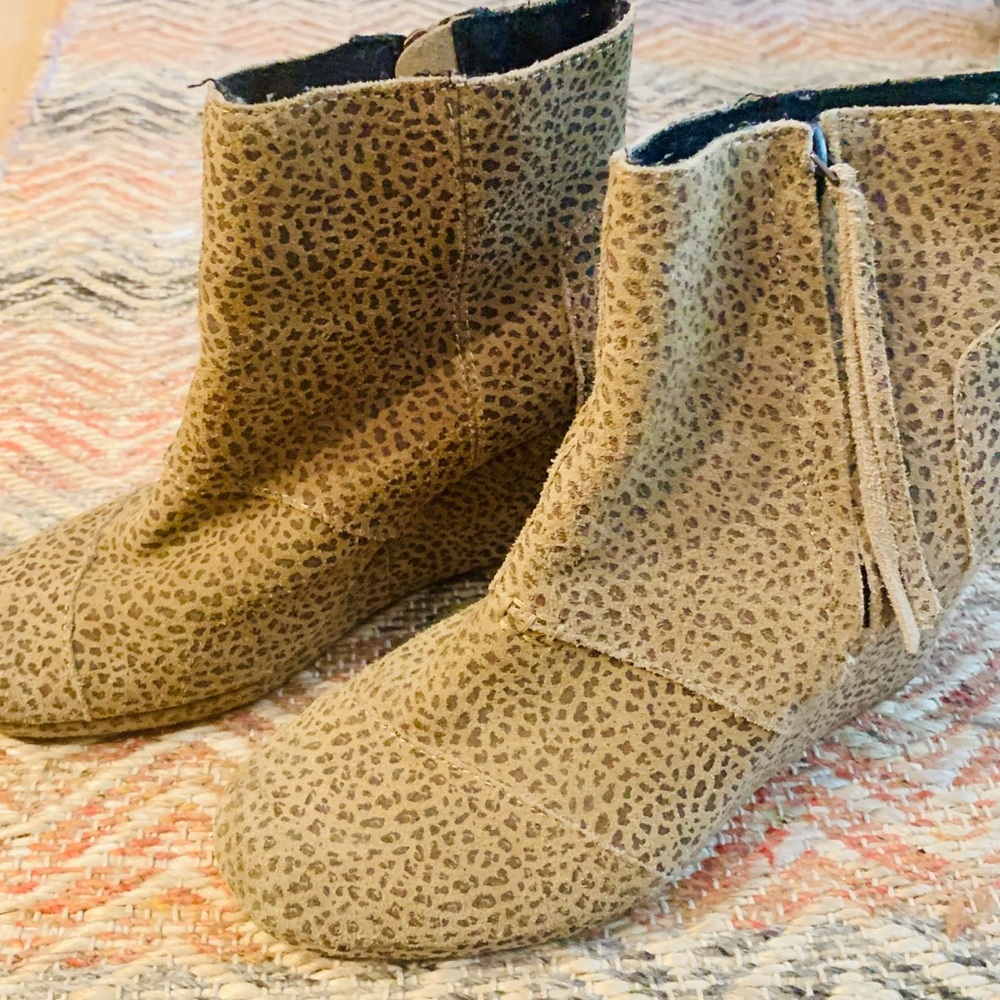 Toms suede leopard booties
